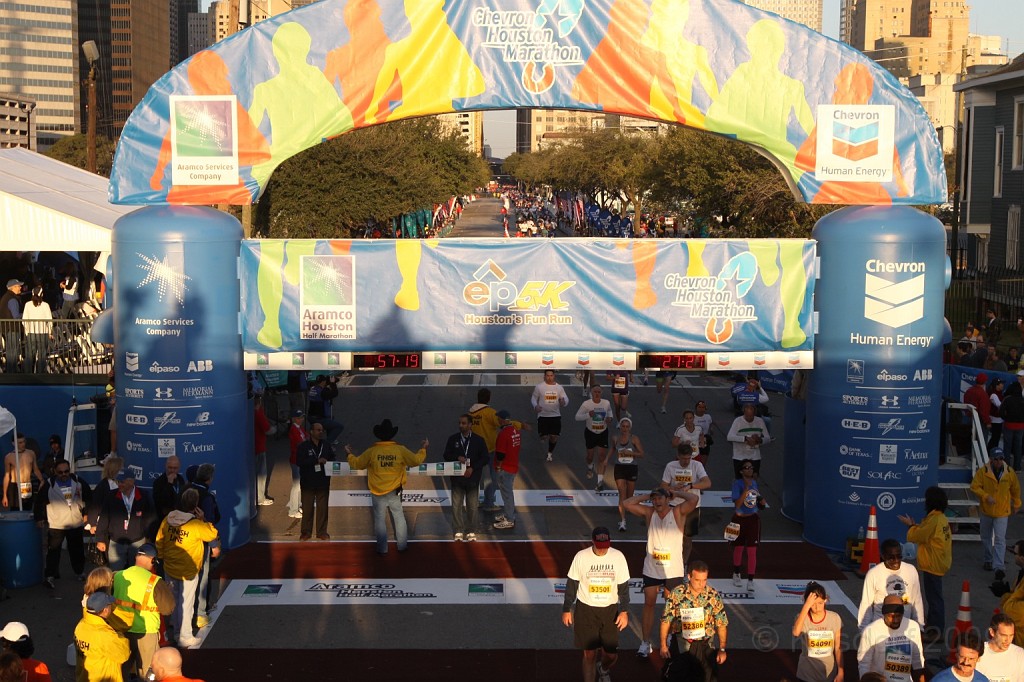 Houston ep5K 2009 1420.jpg - At the mat at 27:27 the offical time.